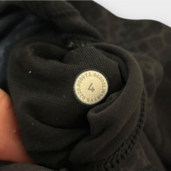 Like New Lululemon Align Pant II 25" Size 4 Formulate Emboss Black EUC Worn 2x - Picture 4 of 5